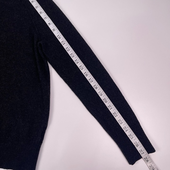 Banana Republic Men's Dark Gray Merino Wool Crewneck Sweater - Picture 10 of 10